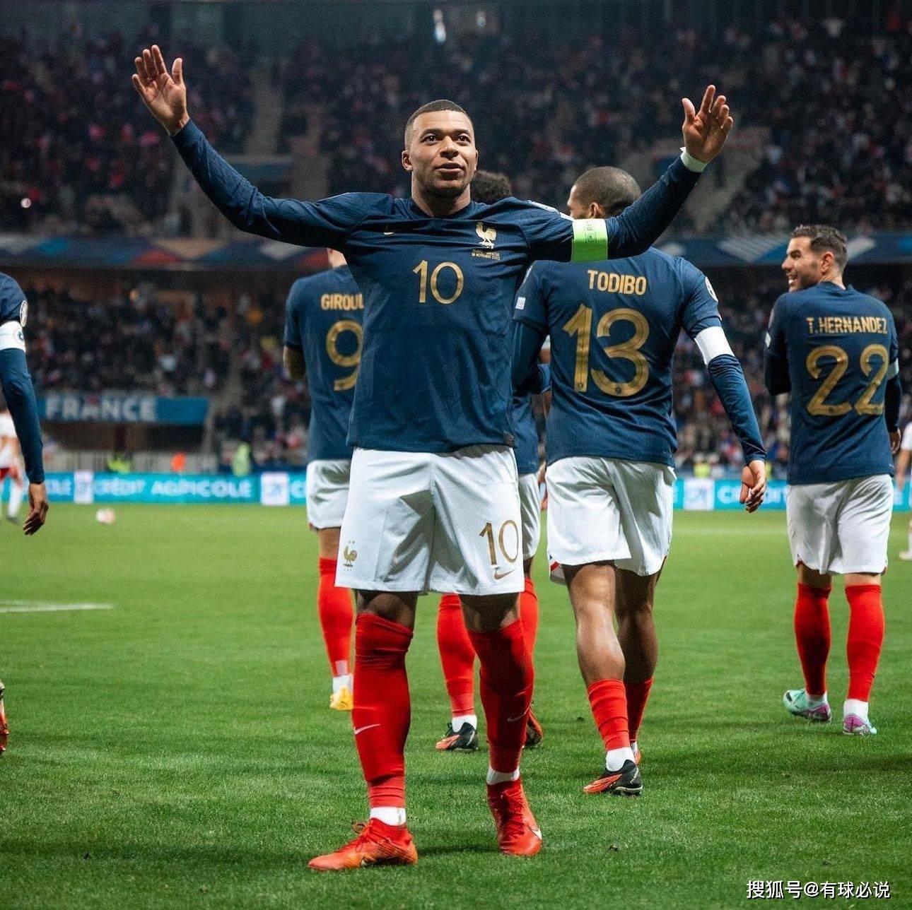 法国足球领先，向前迈进下一轮比赛的简单介绍