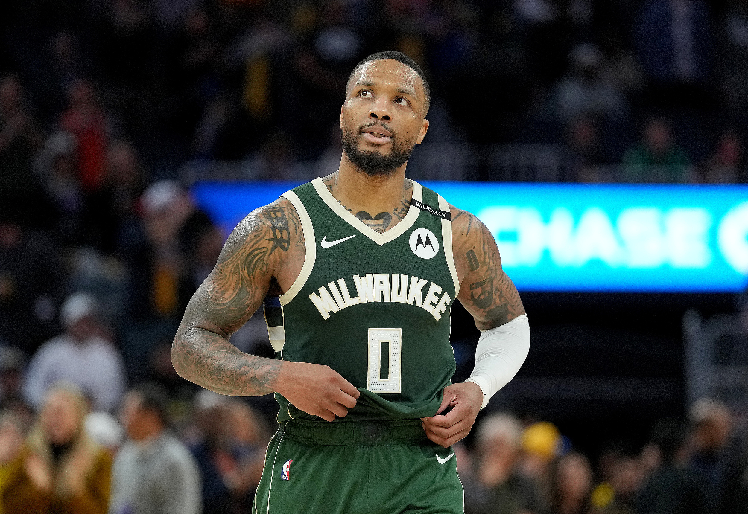 包含雄鹿主场大胜掘金，步行者遭逆转的词条