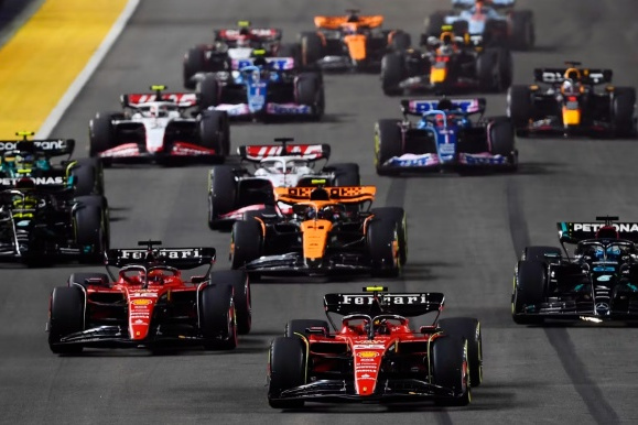 哈斯车队轻取雷诺车队，皮亚斯特里点燃赛场